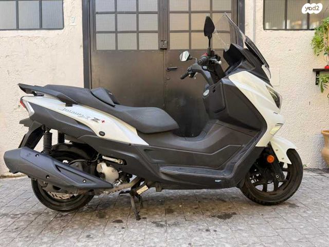 מודעת רכב סאן יאנג ג'וי-מקס Z-250