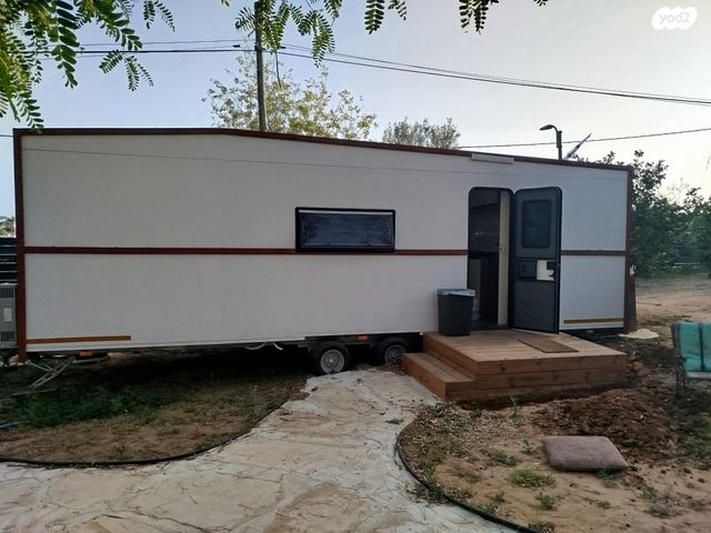 מודעת רכב נגרר (קראוון נגרר)