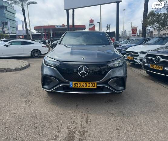 מודעת רכב מרצדס-בנץ EQE SUV