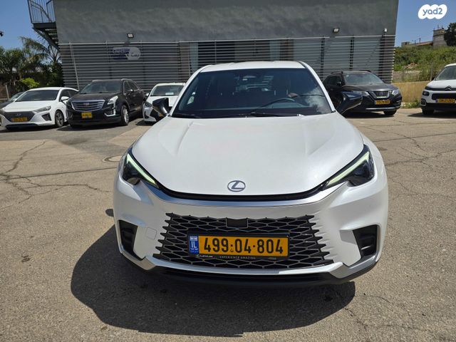 מודעת רכב לקסוס  LBX 2