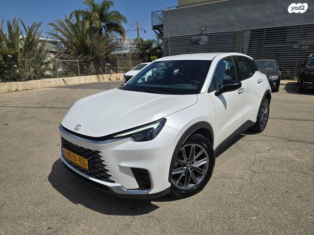 מודעת רכב לקסוס  LBX