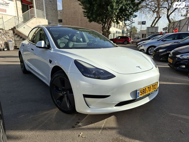 מודעת רכב טסלה מודל 3