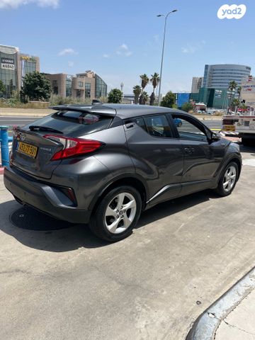 מודעת רכב טויוטה C-HR