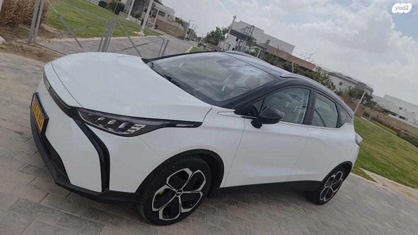 מודעת רכב ג׳ילי Geometry C