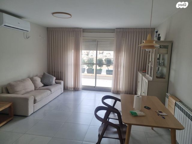 האדמו"ר מרוז'ין 4