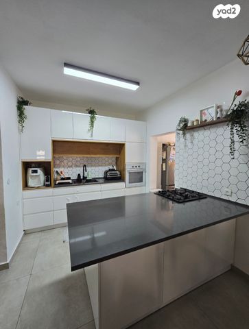 יהושע רבינוביץ 79