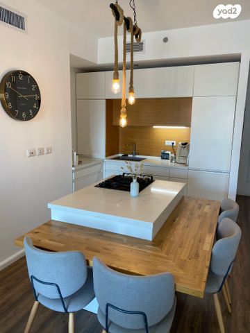 דרך מנחם בגין 144