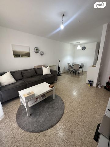 האחות יהודית 236