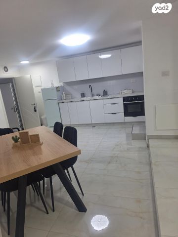 יעקב יהושע 52