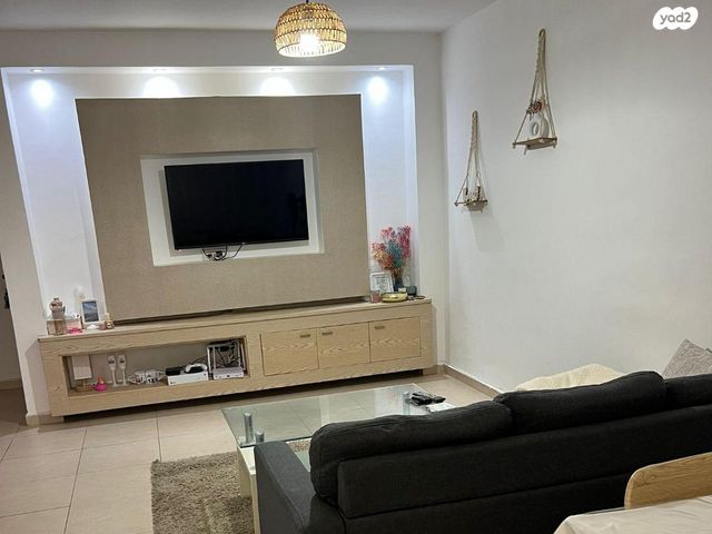 המלך יהושפט 4