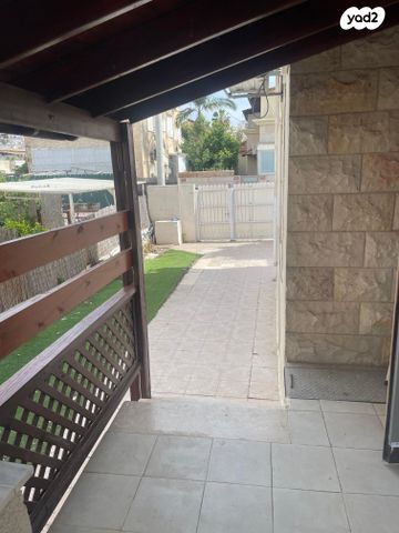 חלוצת הפרדסנות 1