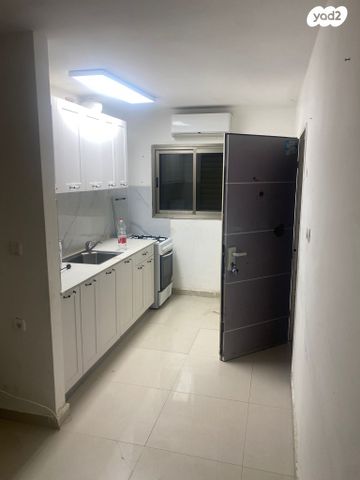 אביה השופט 1