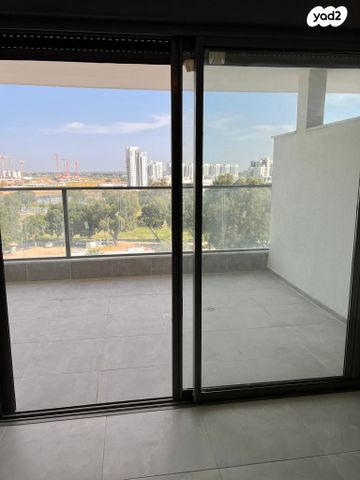 אפרים צור 10