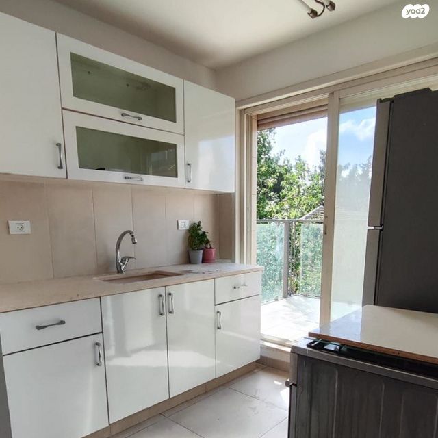 שדרות הרצל 18