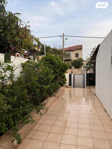 קיבוץ גלויות 30