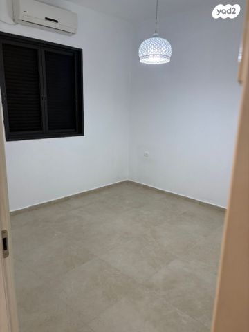 אהרון חג'ג' 13