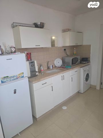 רחבת הרב עוזיאל 9