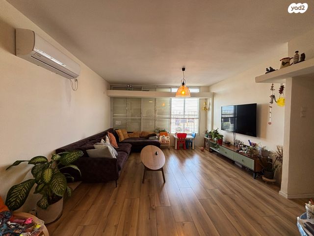 האחים אוסטשינסקי 22