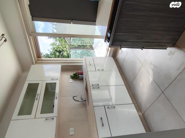 שדרות הרצל 18