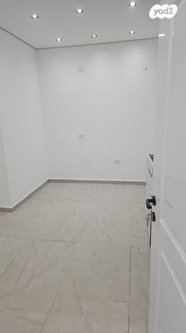 שדרות ירושלים 30