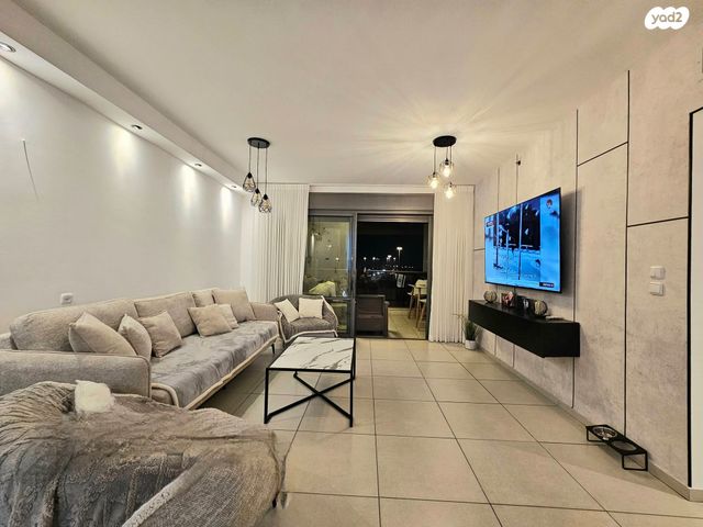 מאיר אריאל 13