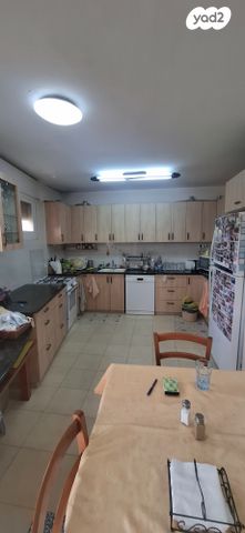 רינה ניקובה 