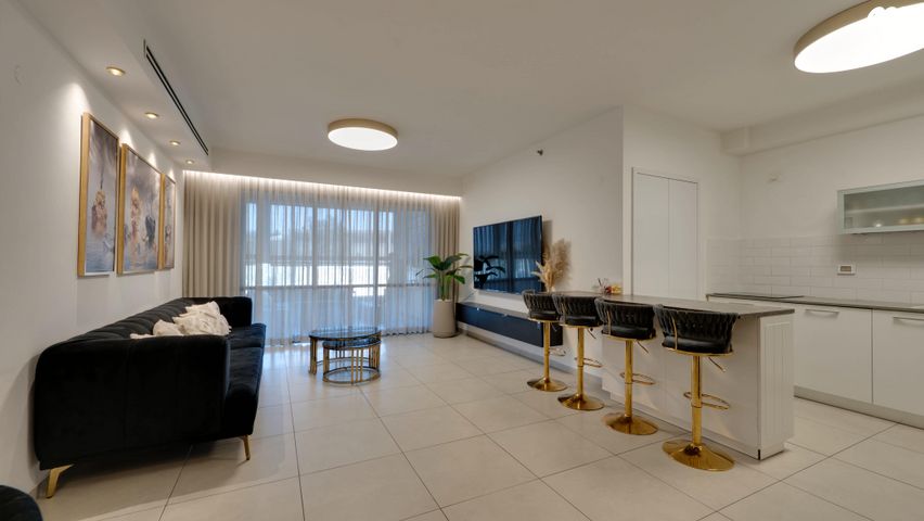 אברהם מחרז 16