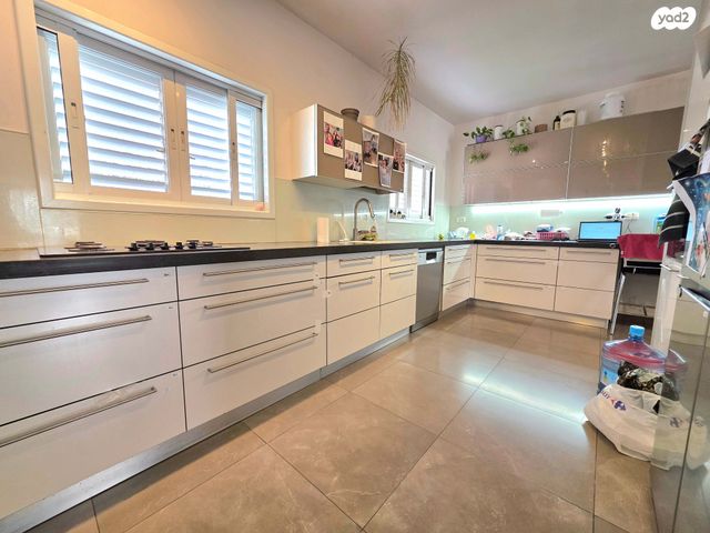 הרצליה הירוקה, נווה עובד