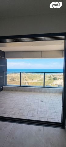 יהורם גאון 2