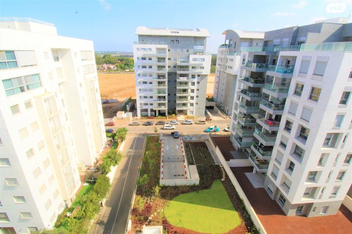 דירה, הרצליה