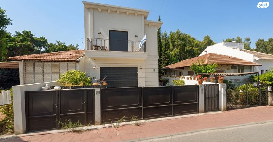 נווה יהושע, ערמונים