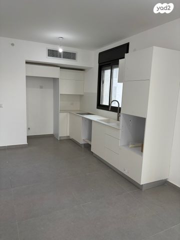 אהוד מנור 32