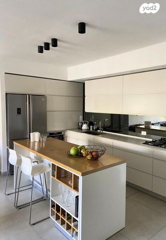 שדרות הנשיא השישי 