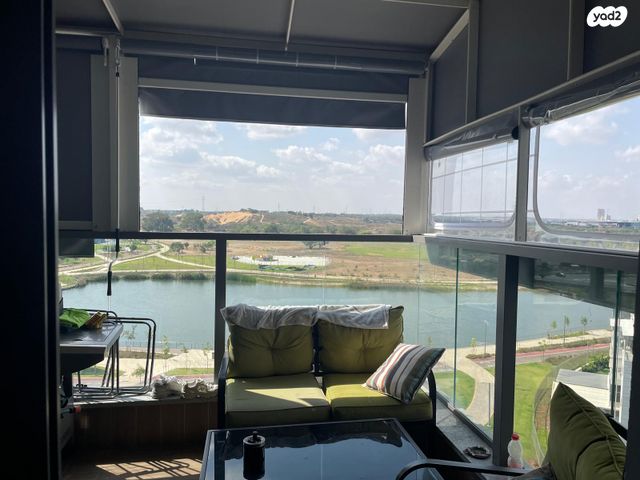 שקמים ואגמים