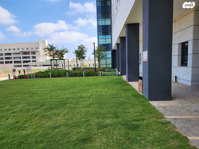 חנויות/ שטח מסחרי