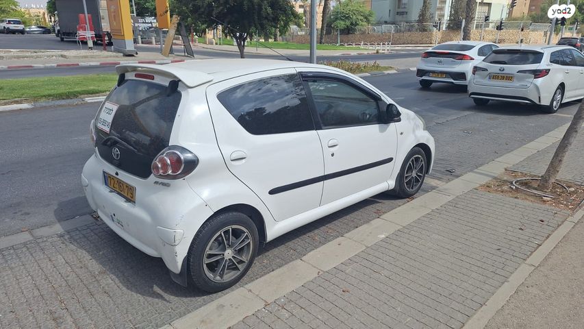 מודעת רכב טויוטה אייגו