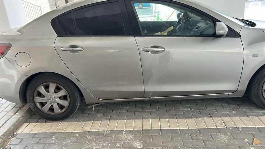 מודעת רכב מאזדה 3