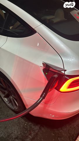 מודעת רכב טסלה מודל 3