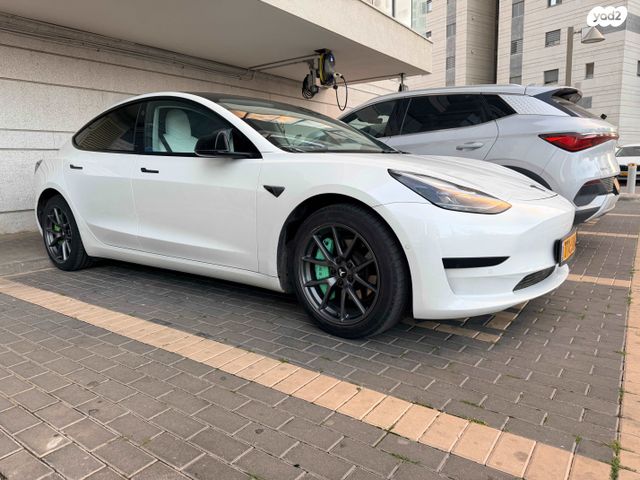 מודעת רכב טסלה מודל 3