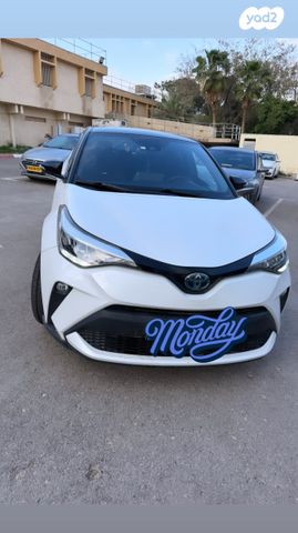 מודעת רכב טויוטה C-HR