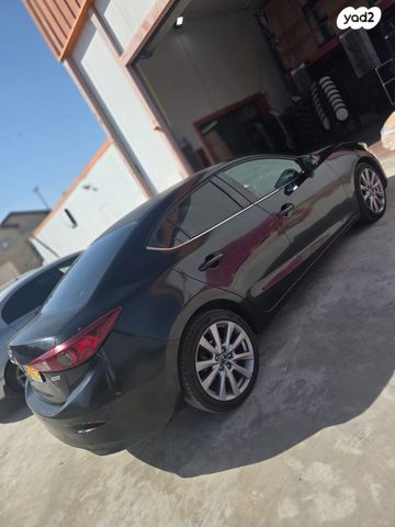 מודעת רכב מאזדה 3