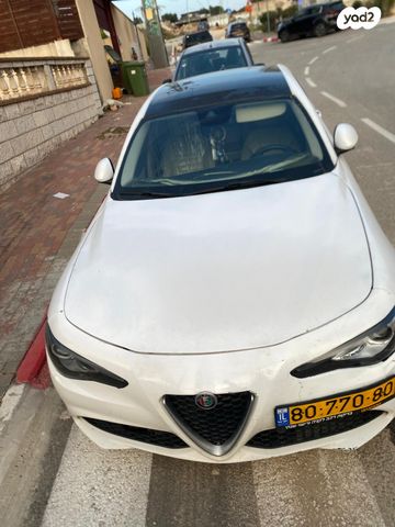 מודעת רכב אלפא רומיאו ג'וליה