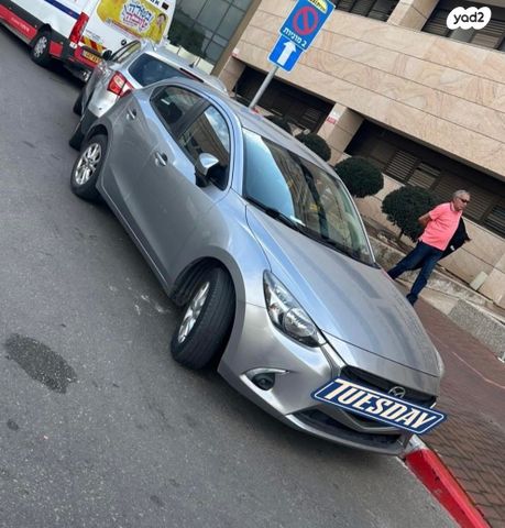 מודעת רכב מאזדה 2