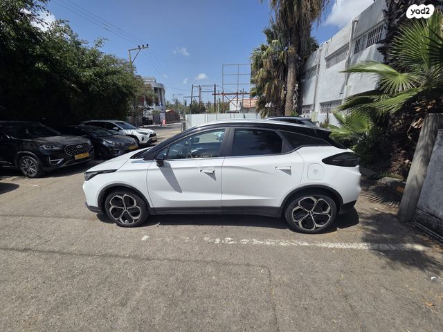 מודעת רכב ג׳ילי Geometry C