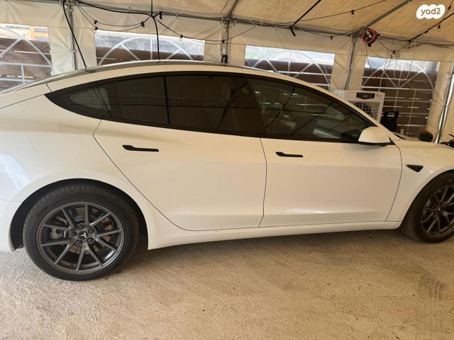 מודעת רכב טסלה מודל 3