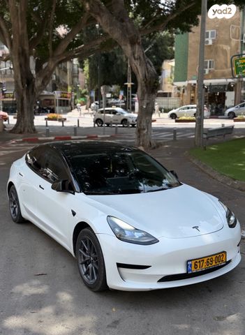 מודעת רכב טסלה מודל 3