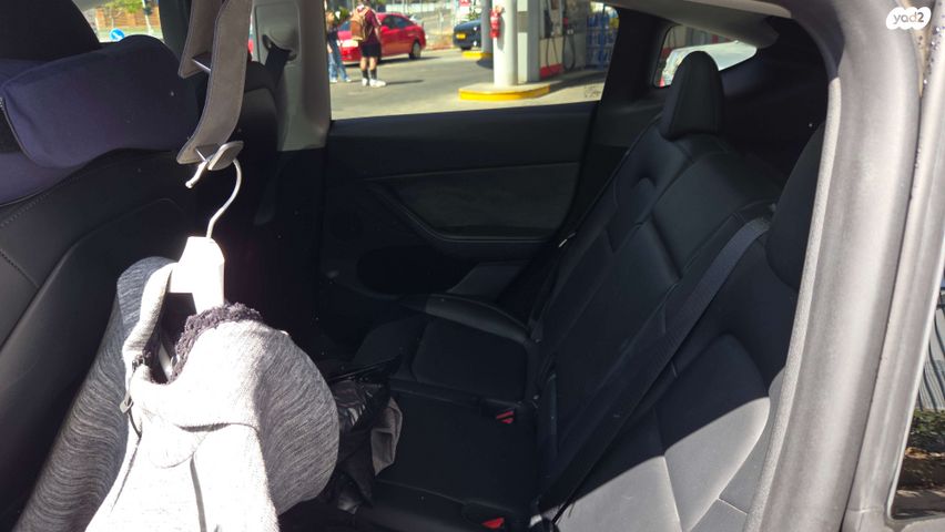 מודעת רכב טסלה מודל Y