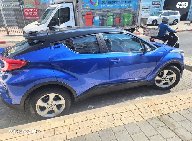 מודעת רכב טויוטה C-HR