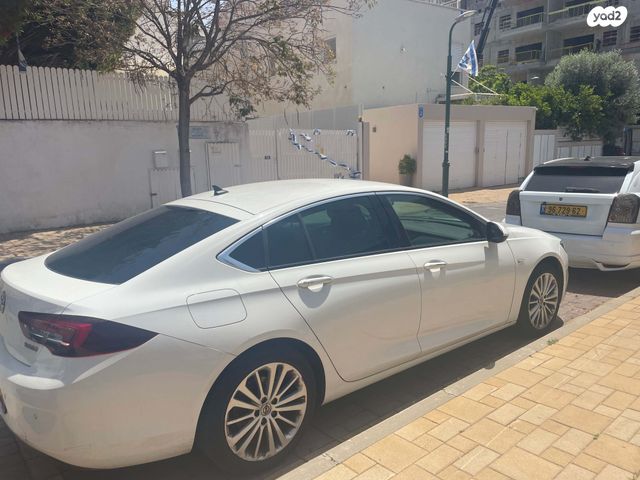 מודעת רכב אופל אינסיגניה