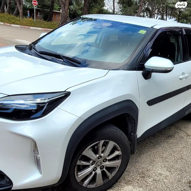 מודעת רכב טויוטה יאריס קרוס